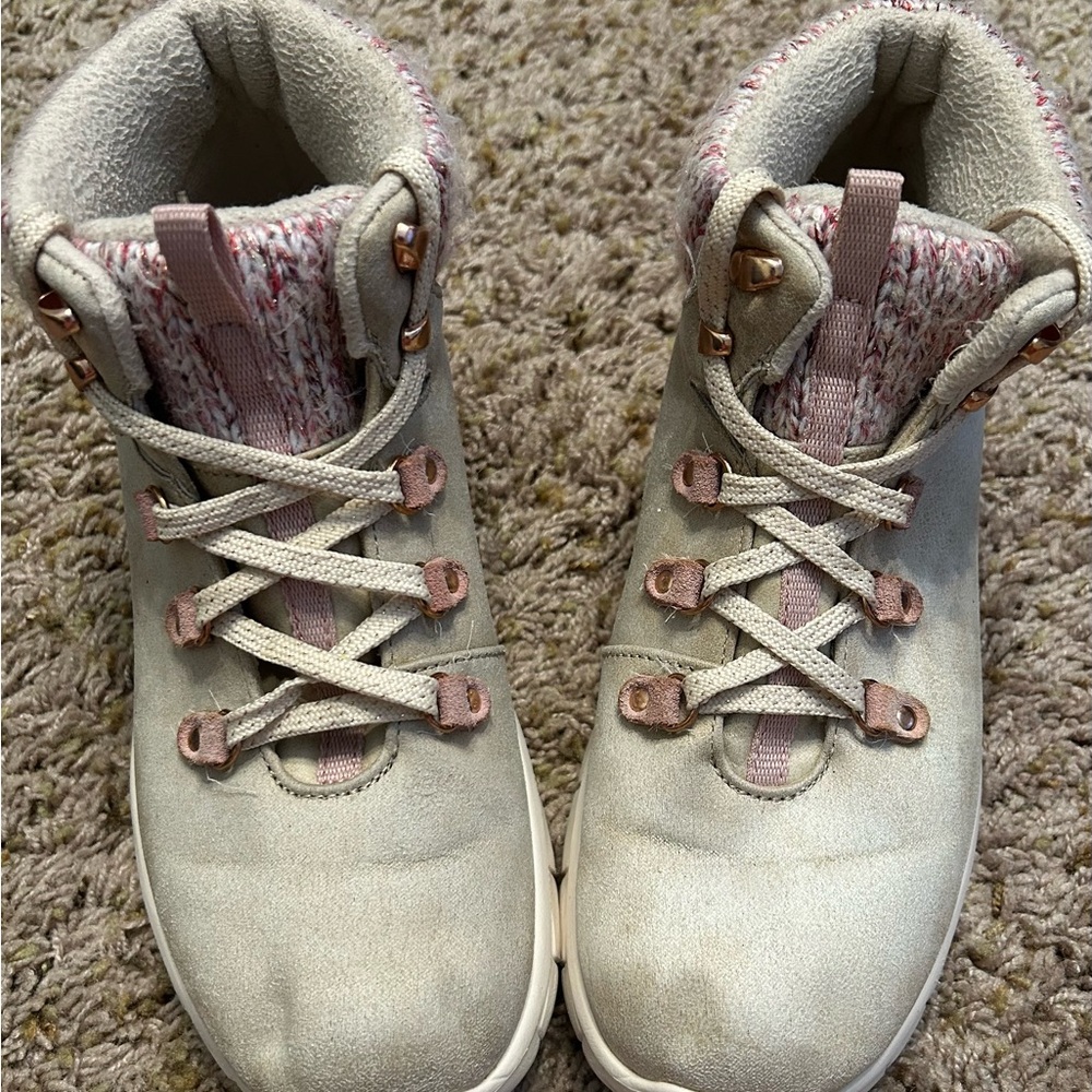Skechers Women's Tan & Pink Lace up stylish Ankle Boots for hiking.